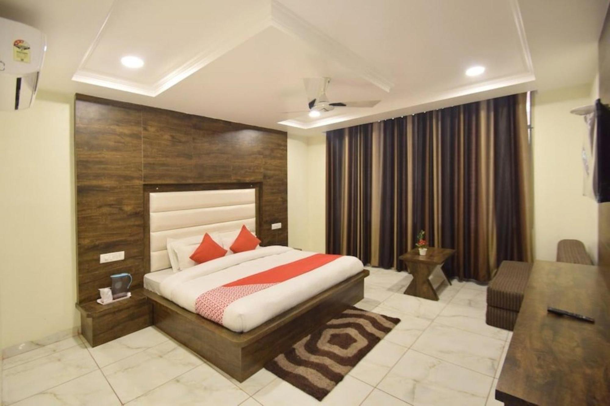 Hotel Galaxy,Katra Katra  Exterior photo