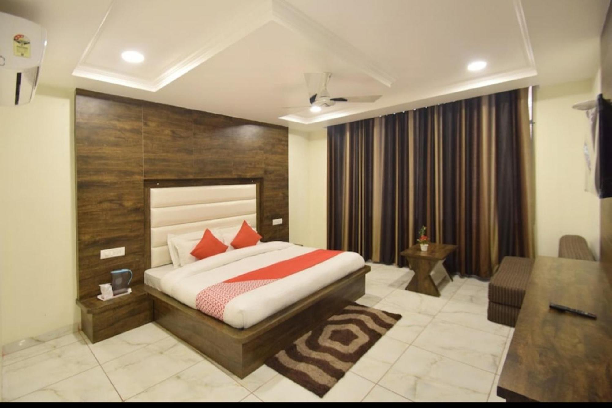 Hotel Galaxy,Katra Katra  Exterior photo